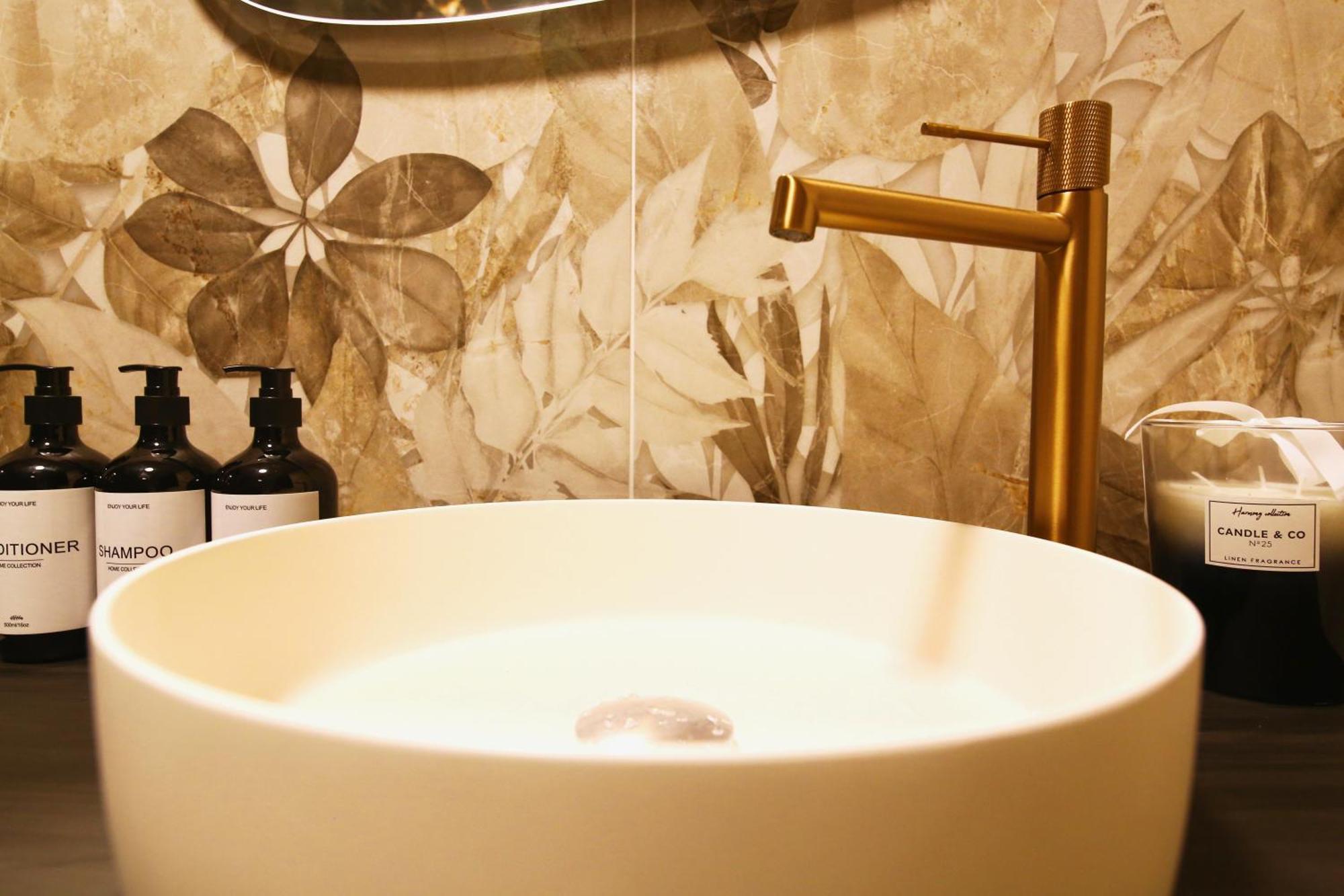 Flower Suite And Spa ลาแซน-ซูร์-แมร์ ภายนอก รูปภาพ